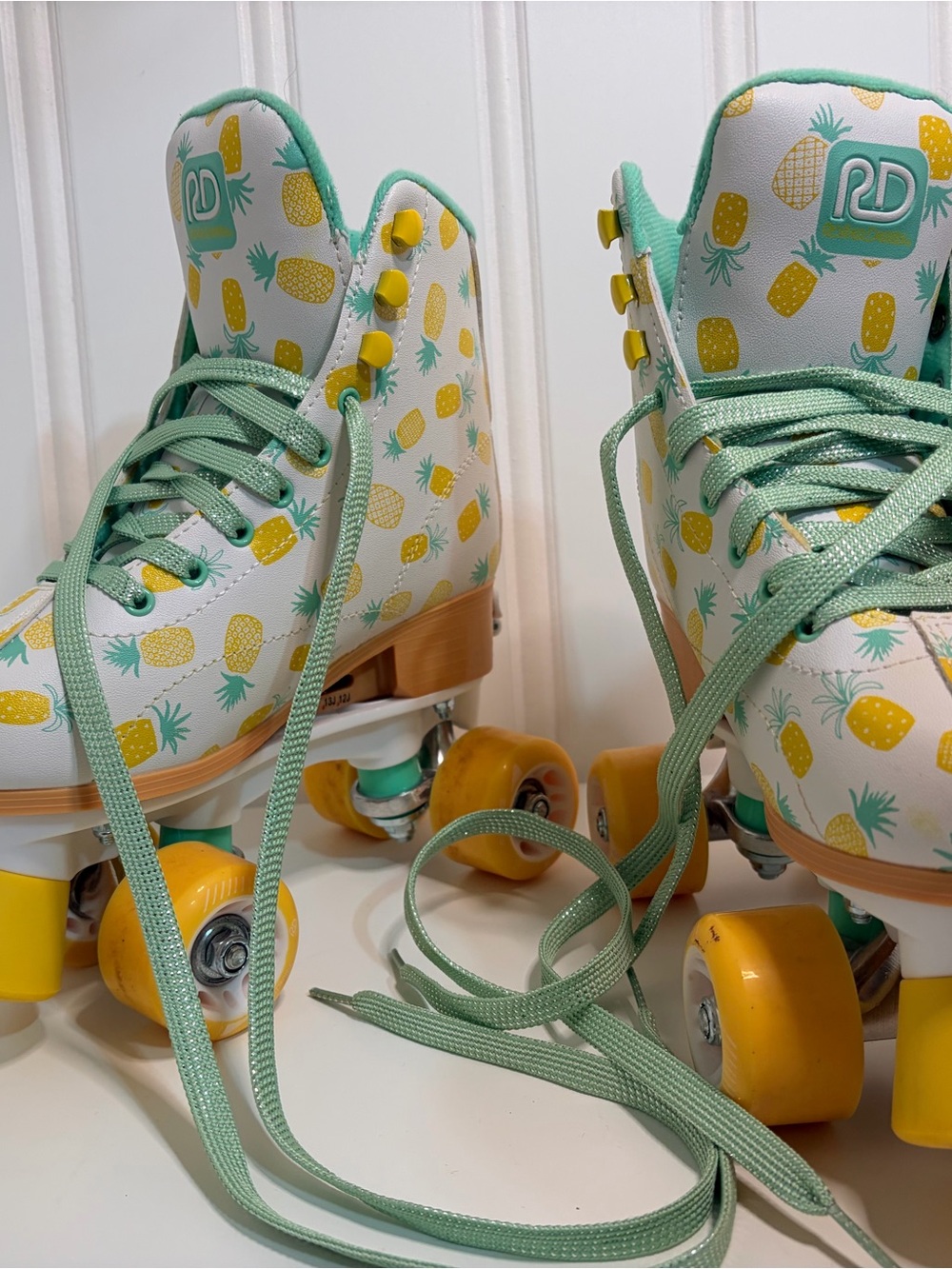 NWOT Roller Derby Candi Girl Pineapple Roller Skates Y12